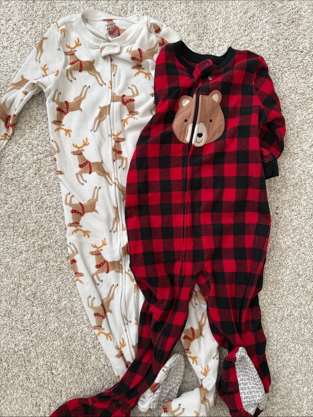 Set of two Carter’s 4T fleece Footed One-Piece pjs for Kids